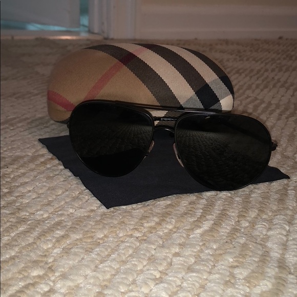 Burberry Accessories - BURBERRY SUNGLASSES